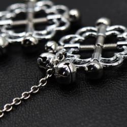 Klipsy ornament dzwoneczki silver metal  na sutki