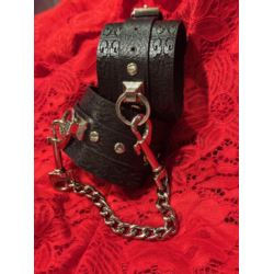 Kajdank Skórzane Ornament Łańcuch 25 cm czarne